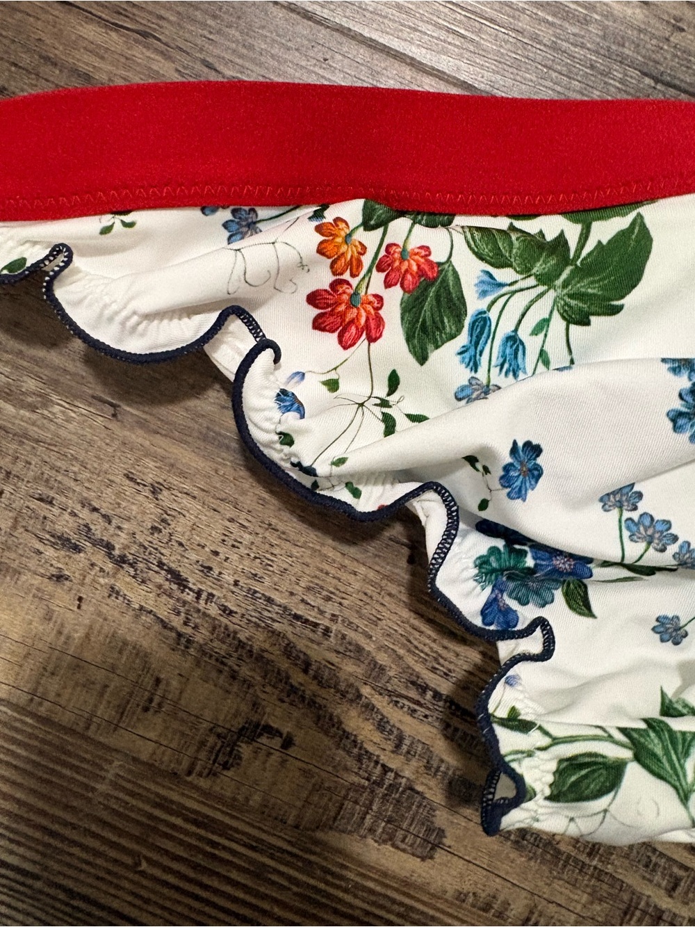 H&M Women’s Swimming Suit $13.00 Top is Size 6 and Bottoms Size 4 - Picture 7 of 7